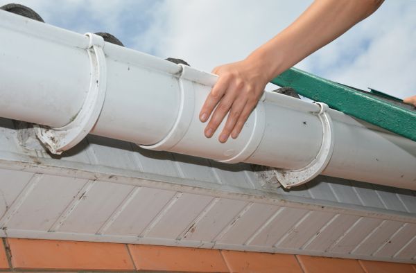 Gutter Reattachment in Lapeer