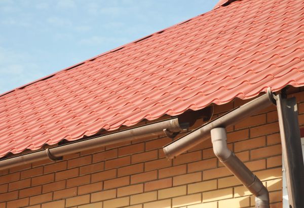 Loose Gutter Repair in Lapeer